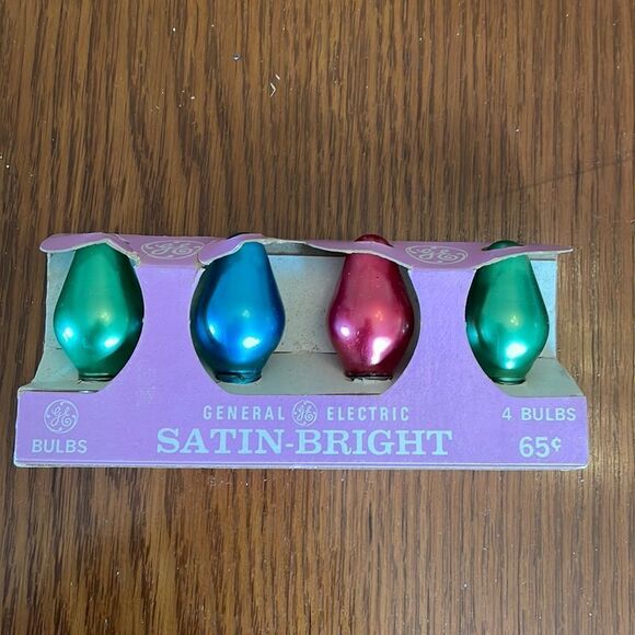 Vtg box of Vtg General Electric Satin-Bright D36 Christmas lamp bulbs - Picture 1 of 6